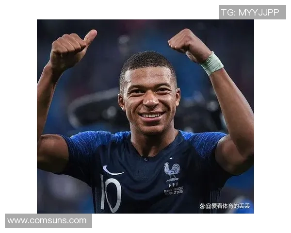 30位当红足球巨星盘点全面解析球场风采与荣耀瞬间