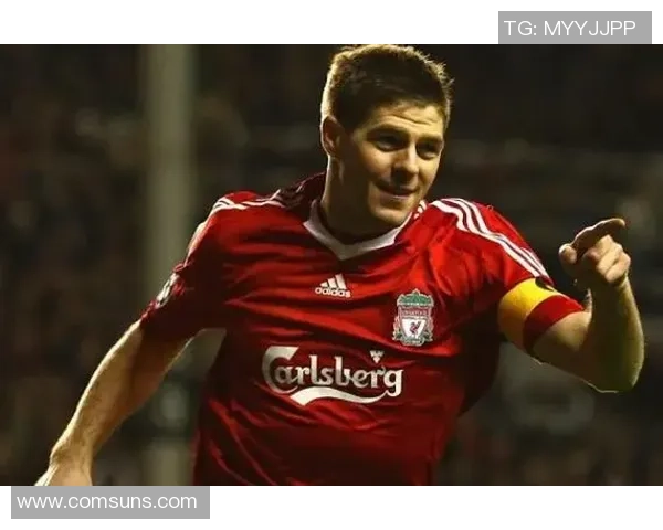 全球足球三大传奇球星是谁 英文介绍与分析