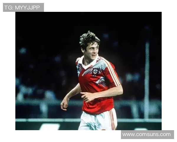 十大足球巨星签名珍藏照精选 助你回顾经典时刻与传奇风采