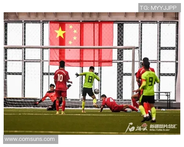 当绿茵场遇见优雅时足球巨星展现艺术般的精湛风采